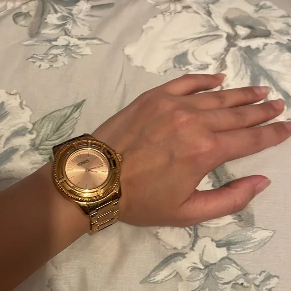 VINTAGE VERSUS VERSACE ROSE GOLD WATCH - Picture 9 of 14